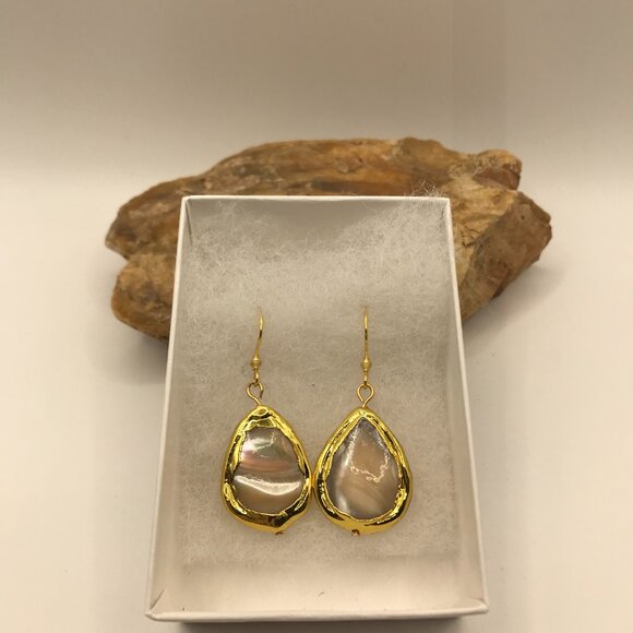 Pearl Mother of Pearl Shell Teardrop 316 stainless Hypoallergenic Hooks NEW - Picture 9 of 12